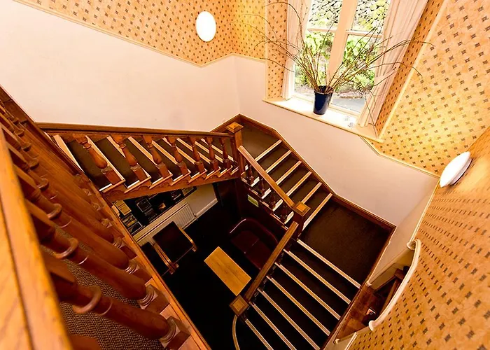 Yha Butharlyp Howe *